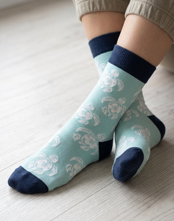 Women's Tribal Turtle Tropical Crew Socks